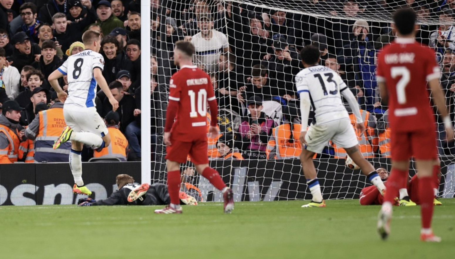 Liverpul ponižen na "Enfildu"! VIDEO