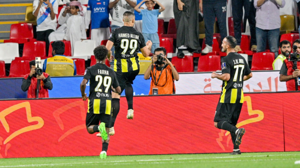 Svet šokiran onim što je video u Arabiji – navijač bičevao fudbalera! VIDEO