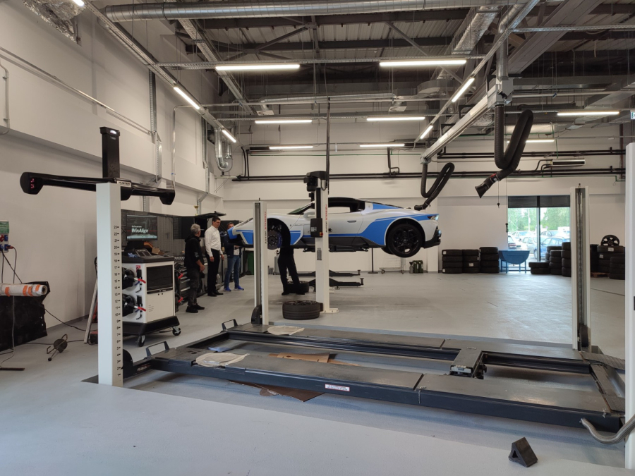 Otvoren prvi auto-salon Maseratija u Beogradu FOTO