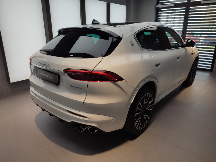 Otvoren prvi auto-salon Maseratija u Beogradu FOTO