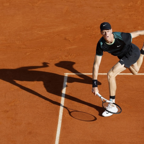 Siner u polufinalu uz puno kontroverzi VIDEO