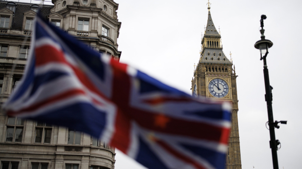 Britaniji preti recesija – i to zbog Ormuskog moreuza