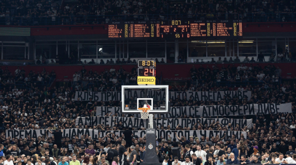 Grobari vređali Dina Rađu, navijači odgovorili zvižducima