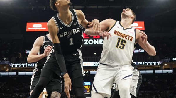 Vembanjama nadigrao Jokića – 17 poena za tri minuta VIDEO