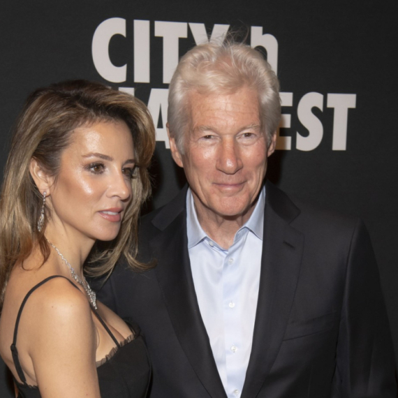 Najveći frajer Holivuda uspeh duguje 33 godine mlađoj supruzi: "Najveći sam srećnik" FOTO