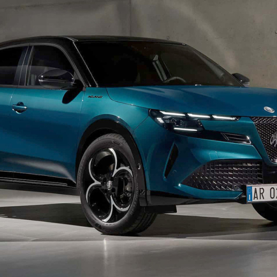 Alfa Romeo Milano iz svih uglova GALERIJA