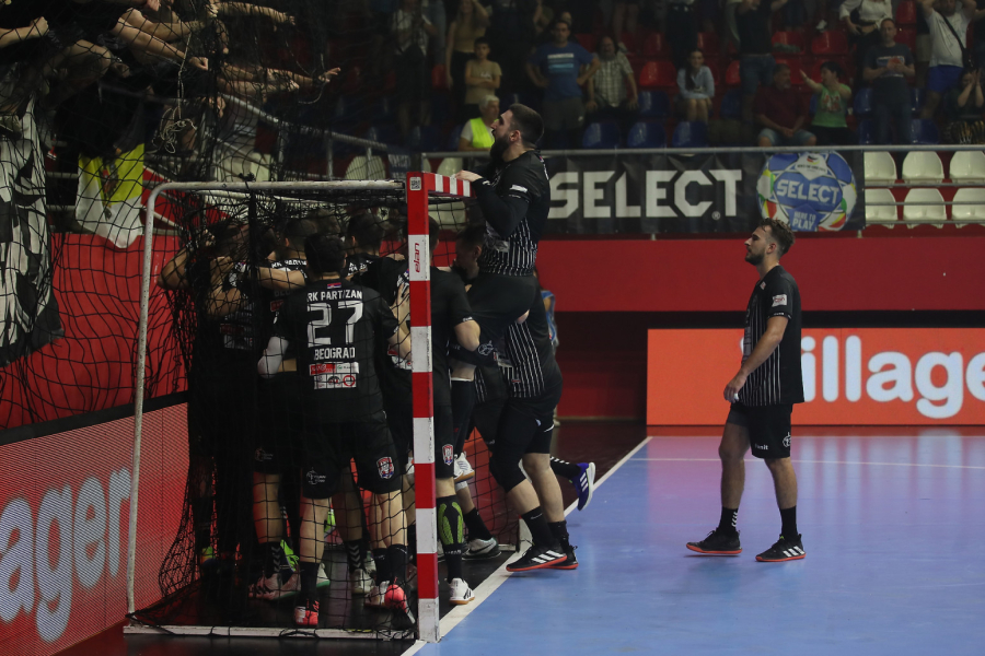 Ludnica u Novom Sadu – Partizan posle prekida i penala osvojio Kup! VIDEO