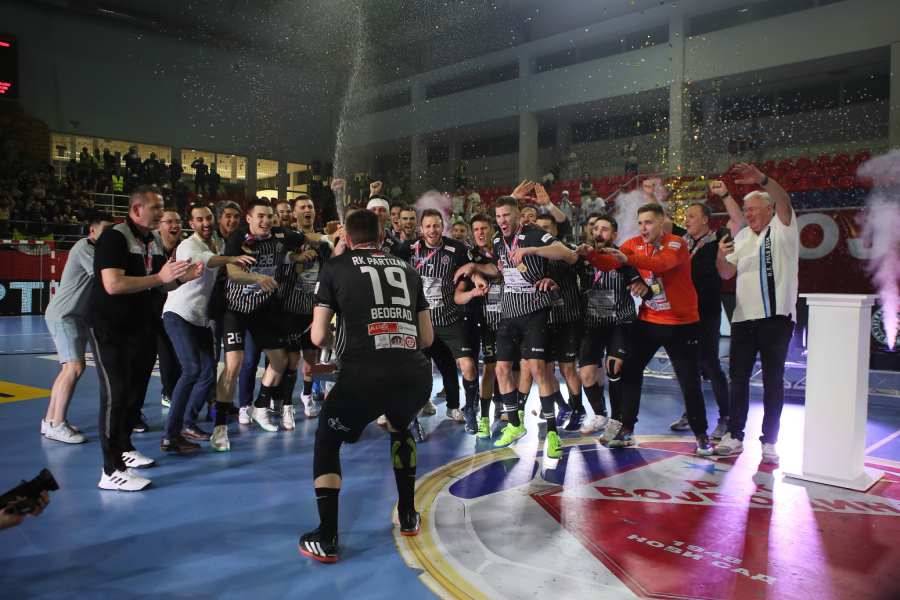 Ludnica u Novom Sadu – Partizan posle prekida i penala osvojio Kup! VIDEO