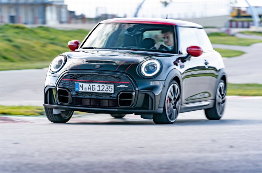 Mini Moris: Istorija i uticaj na savremene automobile