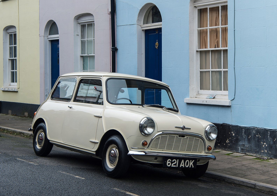 Mini Moris: Istorija i uticaj na savremene automobile