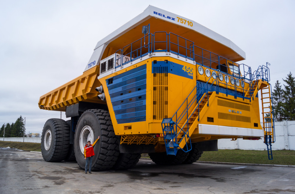 Ovo je najveći kamion na svetu – može da preveze 450 tona FOTO