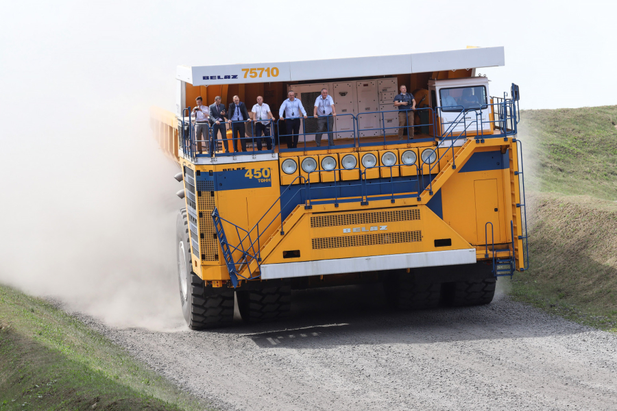 Ovo je najveći kamion na svetu – može da preveze 450 tona FOTO