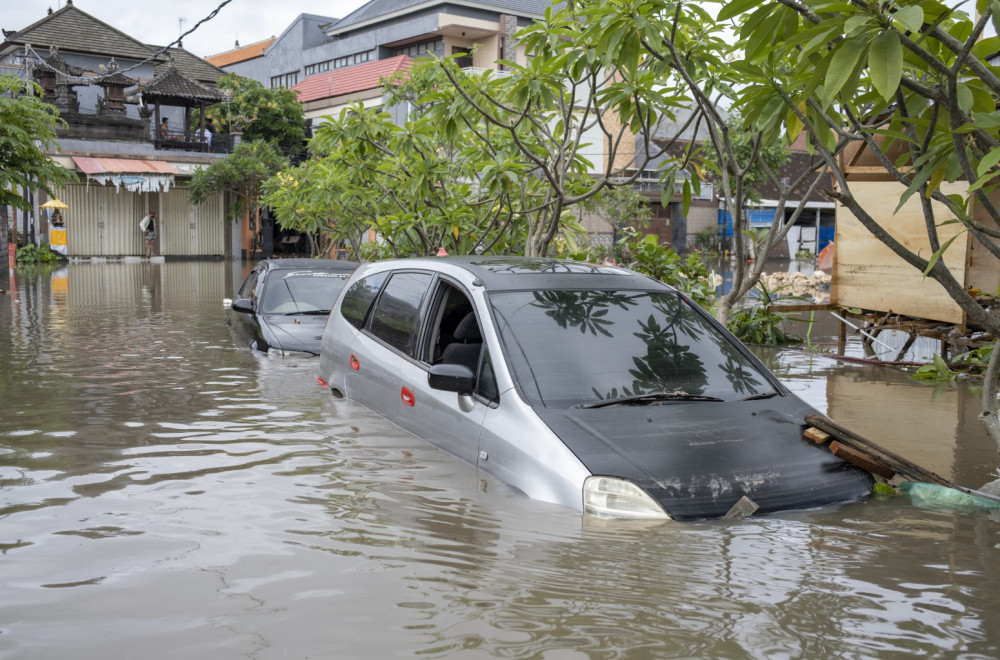 Užas u Indoneziji: U poplavama i odronima poginulo 14 ljudi, za troje se još uvek traga VIDEO