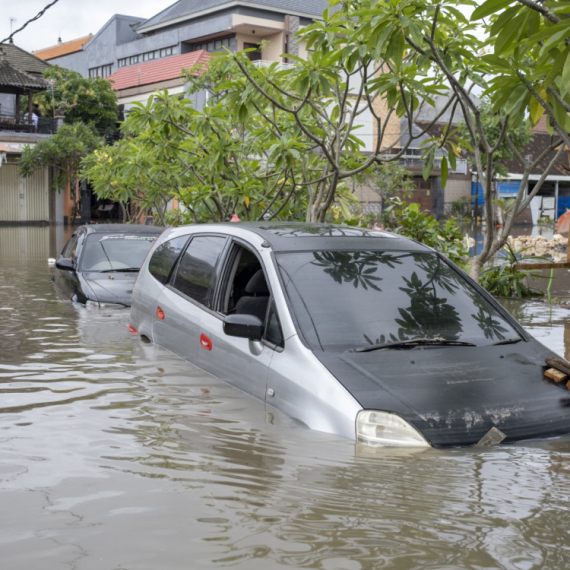 Užas u Indoneziji: U poplavama i odronima poginulo 14 ljudi, za troje se još uvek traga VIDEO