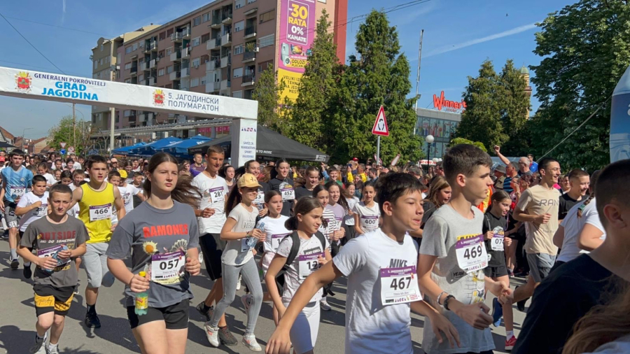 Rus Vjačeslav Sokolov oborio rekord Jagodinskog polumaratona FOTO