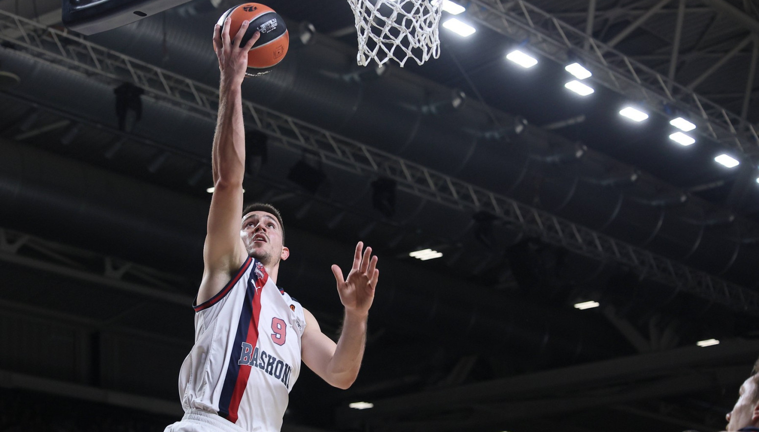 Marinkovićev koš u padu, potom trojka Hauarda za pobedu Baskonije VIDEO