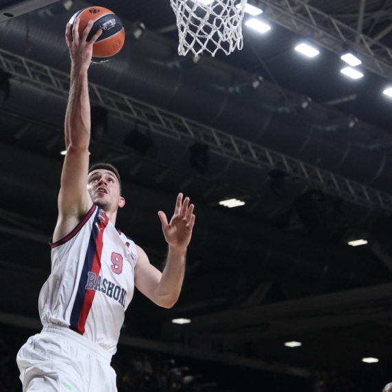 Marinkovićev koš u padu, potom trojka Hauarda za pobedu Baskonije VIDEO