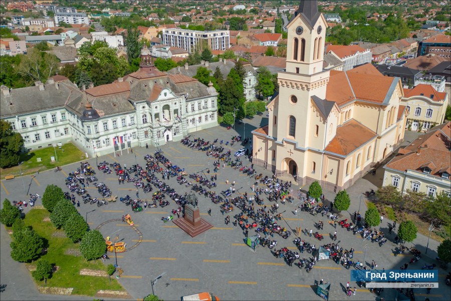 Poslata lepa slika sa trga u Zrenjaninu: Motociklisti Banata zvanično otvorili sezonu FOTO