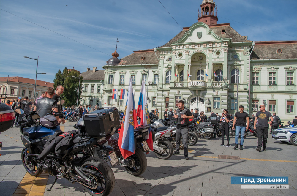 Poslata lepa slika sa trga u Zrenjaninu: Motociklisti Banata zvanično otvorili sezonu FOTO