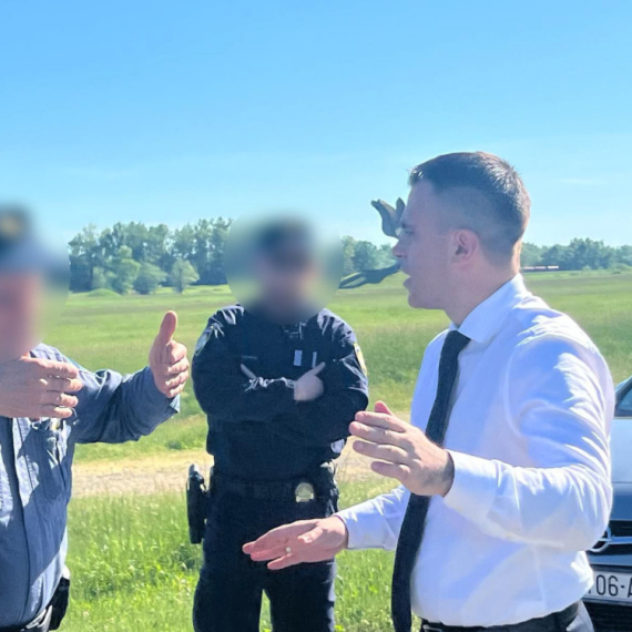 Hrvatska policija proterala srpskog ministra iz Jasenovca; Okružili ga sa tri automobila FOTO