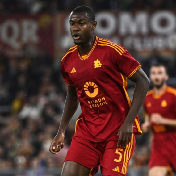 Fudbaler kolabirao na terenu – prekinuta utakmica Udinezea i Rome