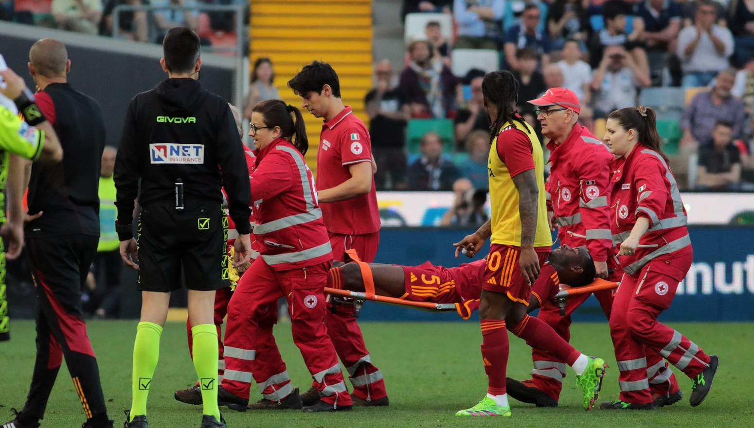 Objavljena prva fotografija fudbalera Rome nakon što je kolabirao FOTO