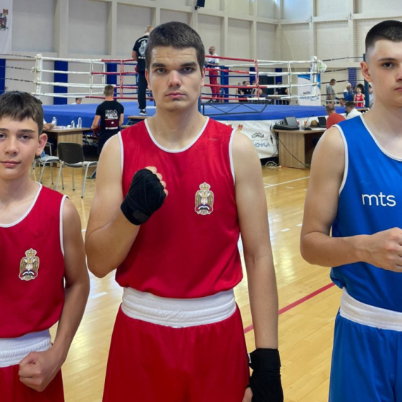 Prve pobede mladih boksera BU Železnik