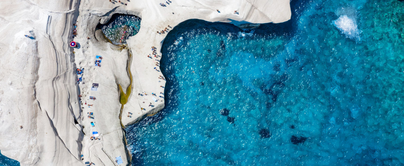 Plaža u Grčkoj na kojoj ćete imati osećaj kao da ste na Mesecu: Pogledajte cene  FOTO