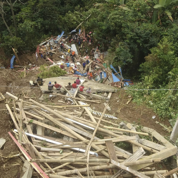 Raste broj poginulih u klizištu u Indoneziji