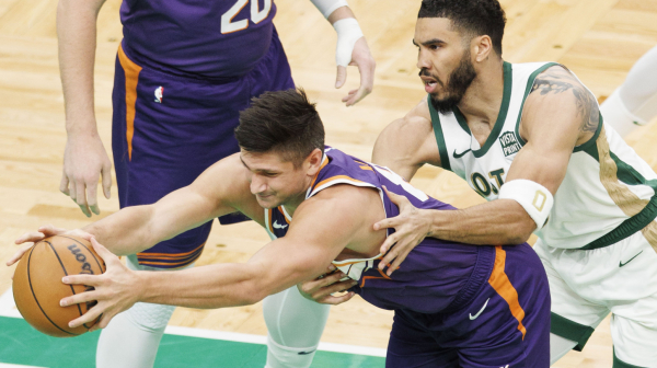 Najbolji trojkaš NBA lige ostaje u Arizoni