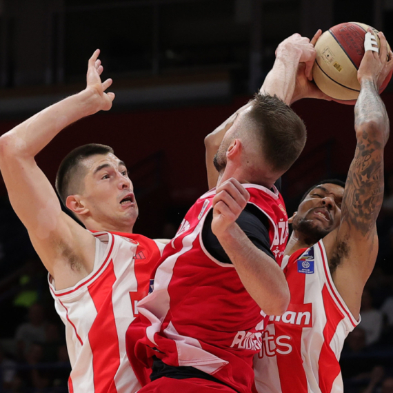 Navijači Zvezde besni: "Uprava napolje" VIDEO