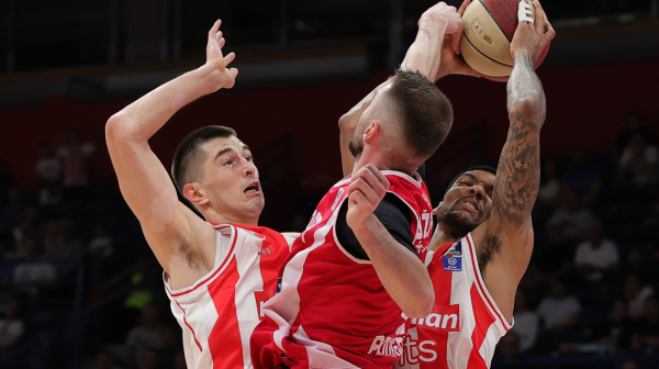 Navijači Zvezde besni: "Uprava napolje" VIDEO