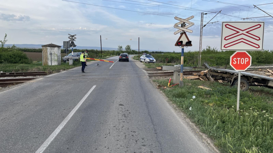 Kamion udario u voz kod Sremske Mitrovice: Povređene tri osobe FOTO