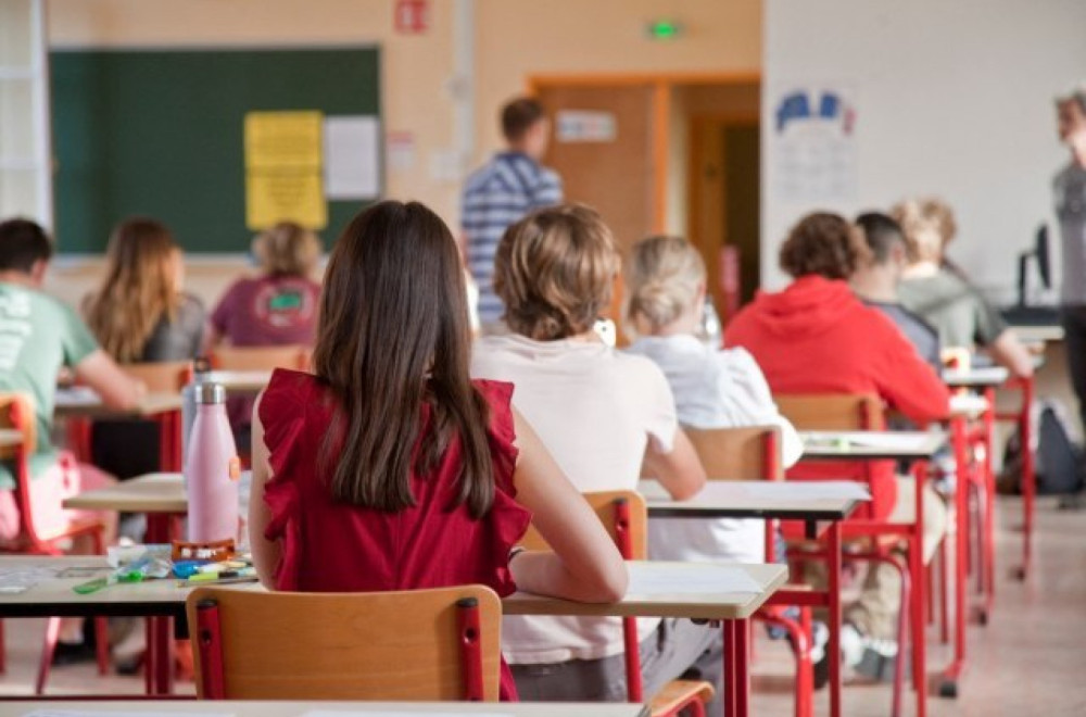 "Škola napokon liči na školu": Zabranjeni telefoni u kragujevačkoj školi