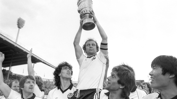 Nemačka tuguje za još jednom ikonom – junak finala 1974, izluđivao Bekenbauera, stvorio "super-Ajntraht"