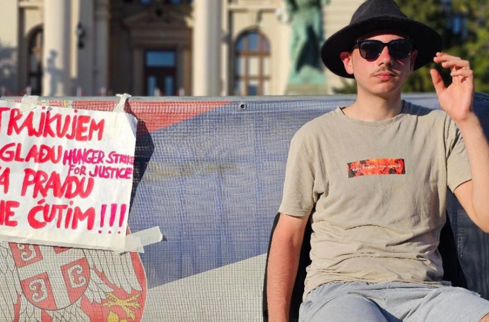 Srbija i LGBT+: Gej mladić štrajkuje glađu u Beogradu, traži da se kazne policajci koje optužuje za maltretiranje