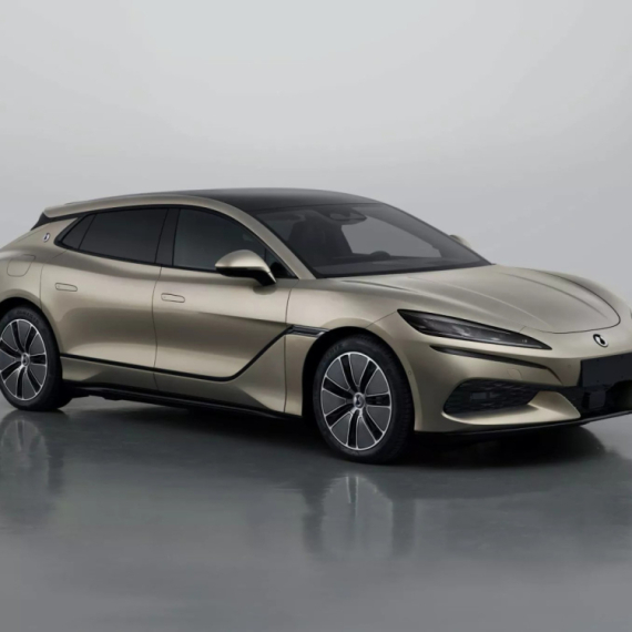 Ovaj auto je najnovija saradnja Mercedesa i kineskog BYD-a FOTO