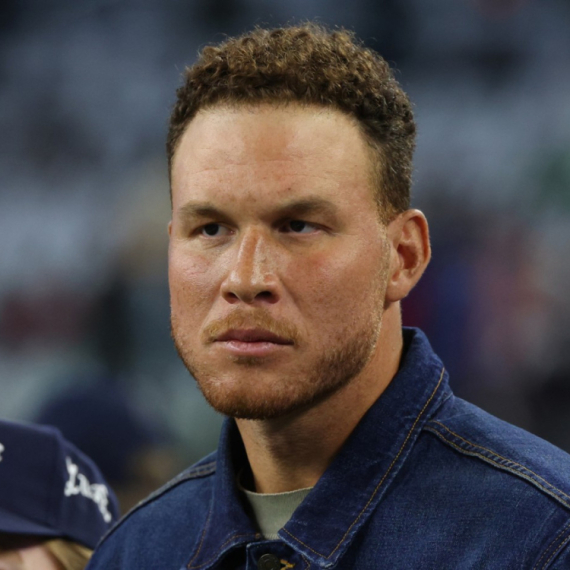 Blejk Grifin okončao košarkašku karijeru VIDEO