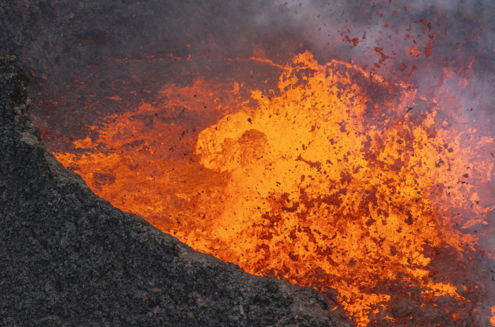 Indonezija: Najmanje 800 ljudi evakuisano nakon erupcije vulkana