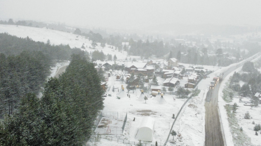 Srbija u šoku: Posle 30 stepeni, pao sneg! Oglasio se MUP; Evo šta sledi... FOTO/VIDEO