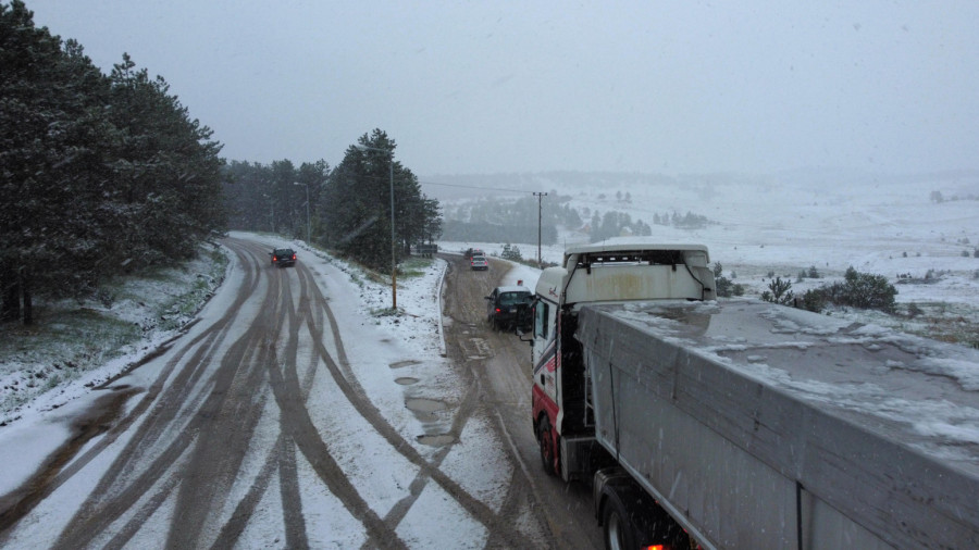 Srbija u šoku: Posle 30 stepeni, pao sneg! Oglasio se MUP; Evo šta sledi... FOTO/VIDEO