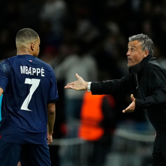 Enrike drži reč, Mbape "ne trepće": "Budi kao Džordan, zgrabi saigrače za ja*a"