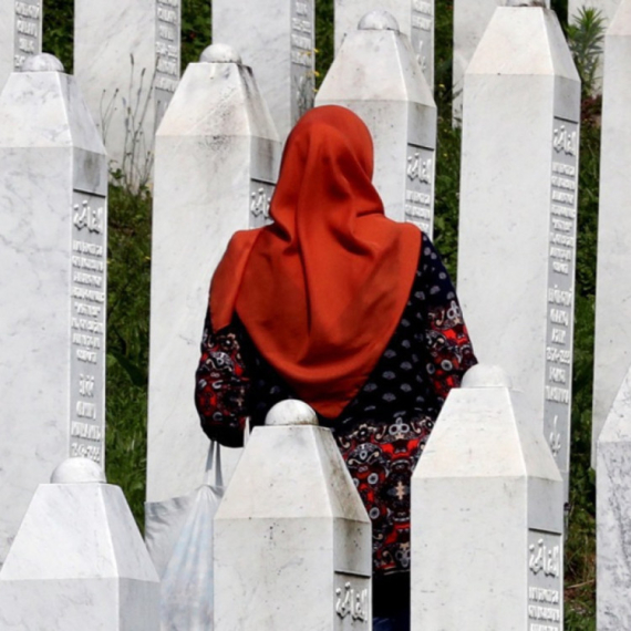Neće jezik nego pravo: Zovem se Dinko Šakić; Gruhonjić ponovo napao Srbe – "Srebrenica je genocid" VIDEO