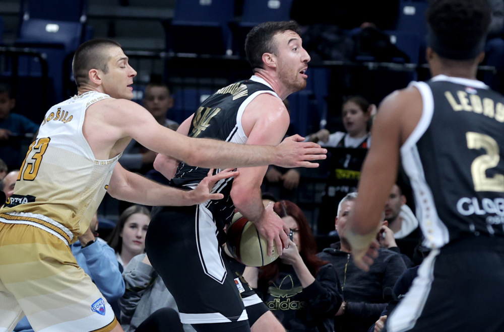 Prva meč lopta za Partizan