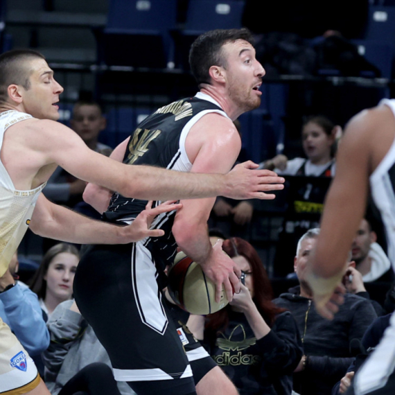 Partizan ispustio dvocifrenu razliku u finišu poluvremena (TV B92)