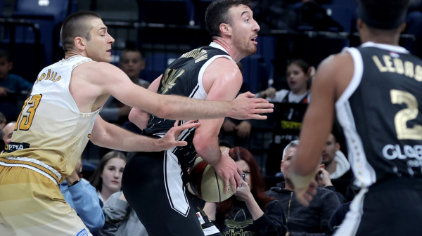 Prva meč lopta za Partizan