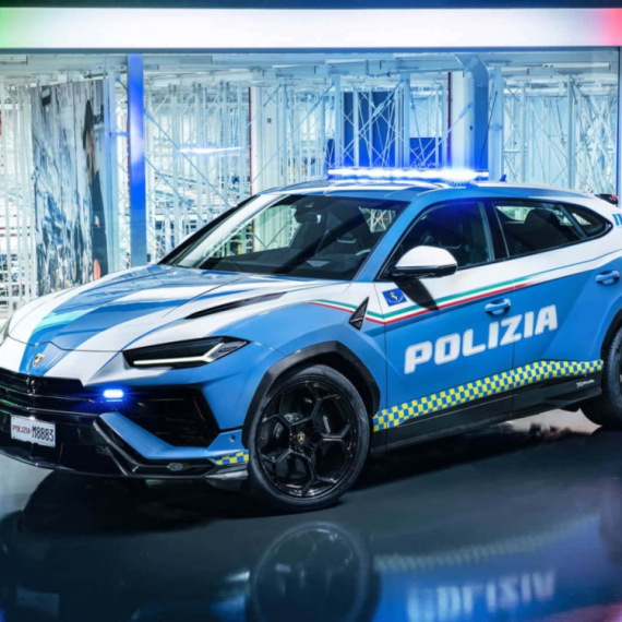 Italijanska policija nikad brža: U flotu dodali Lamborghini Urus Performante FOTO