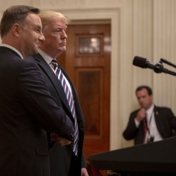 Sastali se Tramp i Duda: NATO treba da "poradi" na odbrani