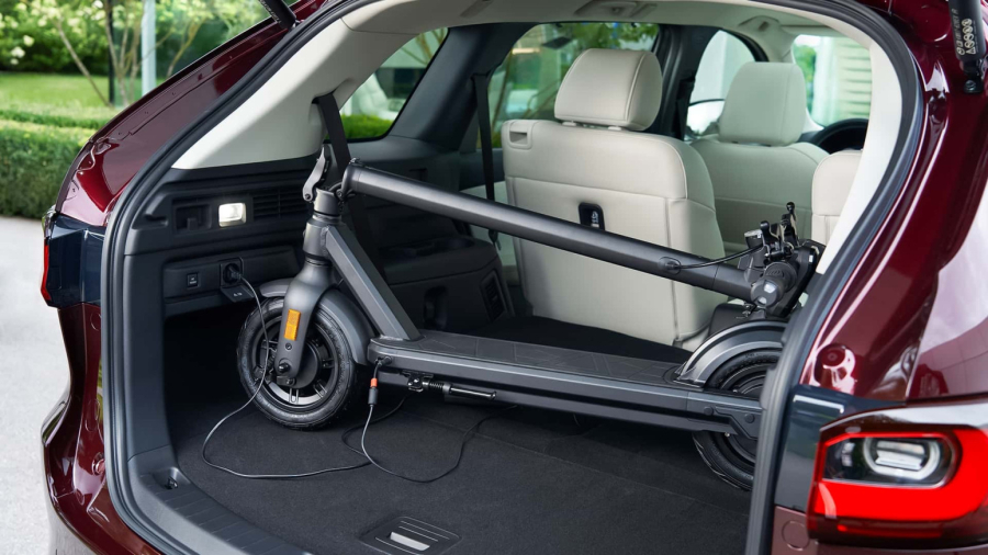 Debitovao novi Mazdin SUV: CX-80 ima pet metara i tri reda sedišta FOTO