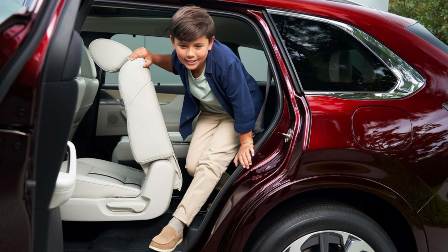 Debitovao novi Mazdin SUV: CX-80 ima pet metara i tri reda sedišta FOTO